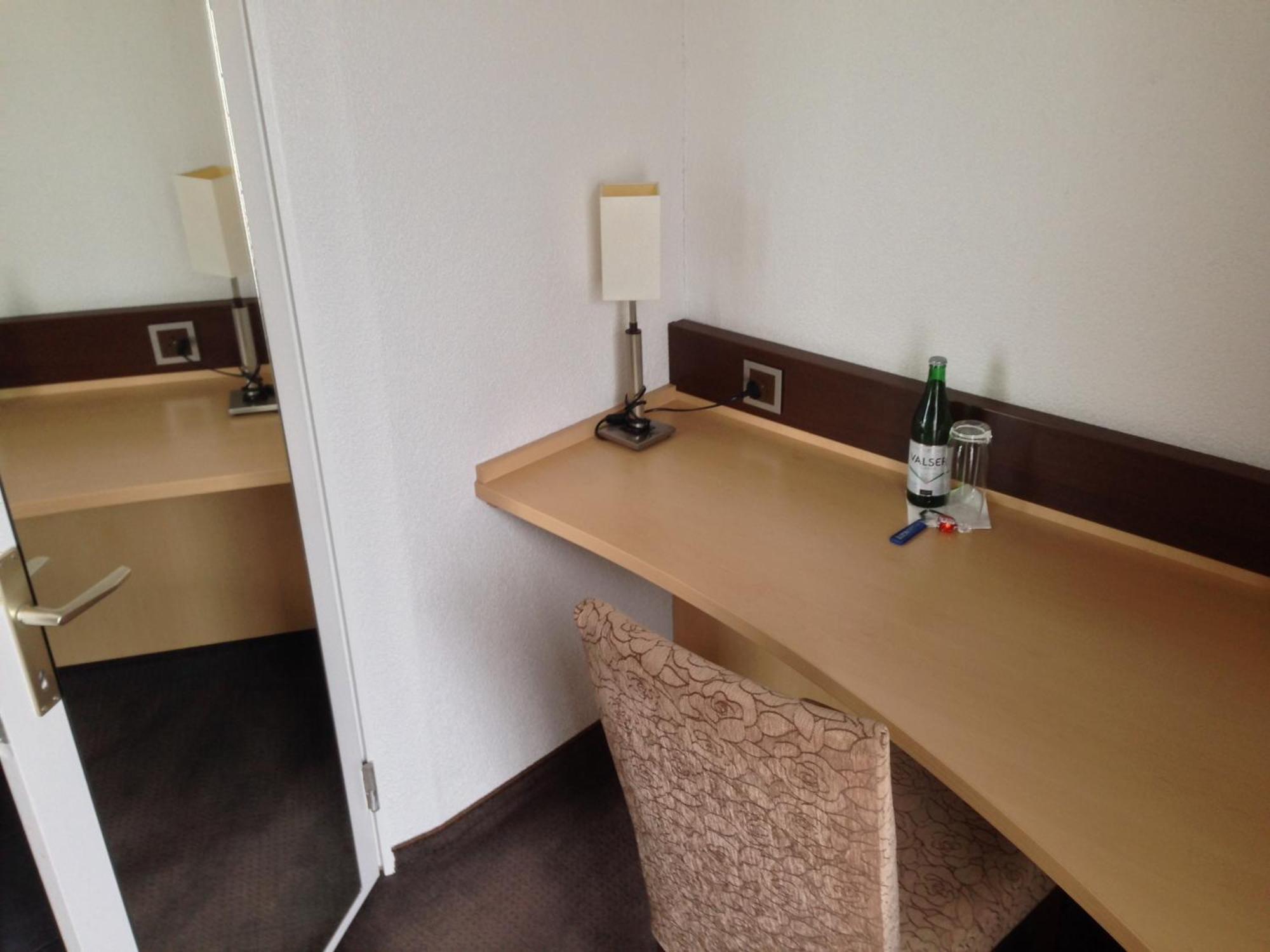 Hotel Zum Goldenen Kreuz Frauenfeld Habitación foto